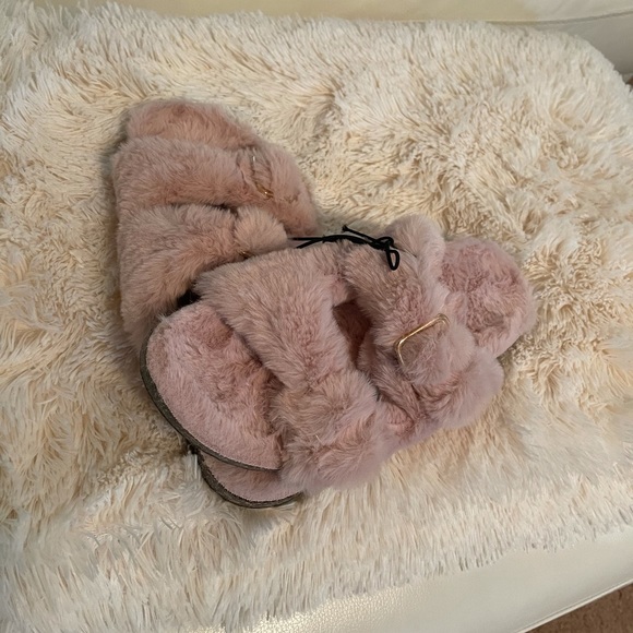 FUZZY FAUX FUR SANDALS, SLIDES, SLIPPERS SIZE 9/10 NWT - Picture 6 of 9